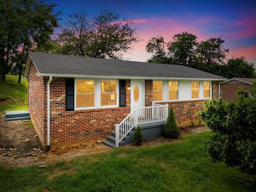 2305 Elmwood St, Radford, VA, 24141-4408 | Card Image
