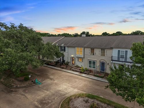 8204-18204 Heritage Ln, Houston, TX, 77058-3515 | Card Image