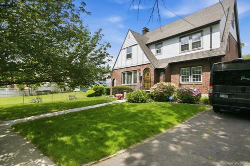 57 Ashton Road, Yonkers, NY, 10705 | Card Image