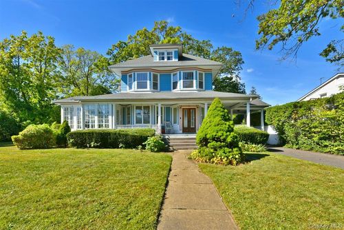 101 Wallace St, Freeport, NY, 11520-2731 | Card Image