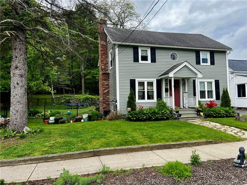 72 Farnum Pike, Smithfield, RI, 02917-3224 | Card Image