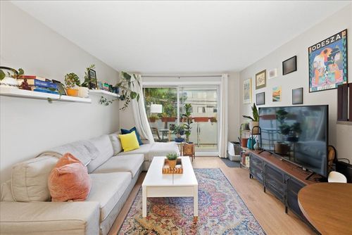 306-1864 Frances St, Vancouver, BC, V5L1Z7 | Card Image