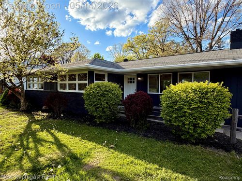1208 Sorrento Ln, Flint, MI, 48507-4028 | Card Image