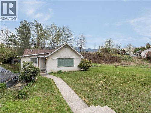 637 9th Ave, Castlegar, BC, V1N1M5 | Card Image
