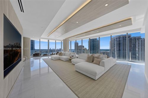 2701-300 Biscayne Boulevard Way, Miami, FL, 33131 | Card Image