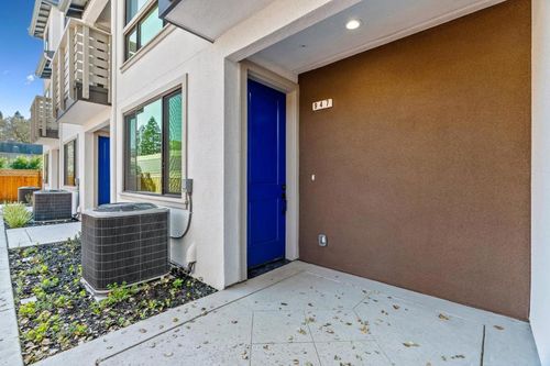 947 Woodside Rd, Redwood City, CA, 94061-3610 | Card Image