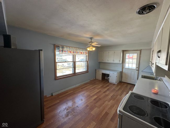 403 E Washington St, House other with 3 bedrooms, 2 bathrooms and null parking in Loogootee IN | Image 11