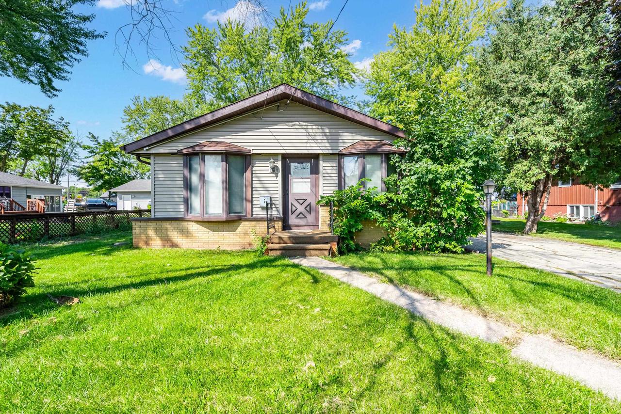 Hobbs Ave, Oshkosh, WI 54901