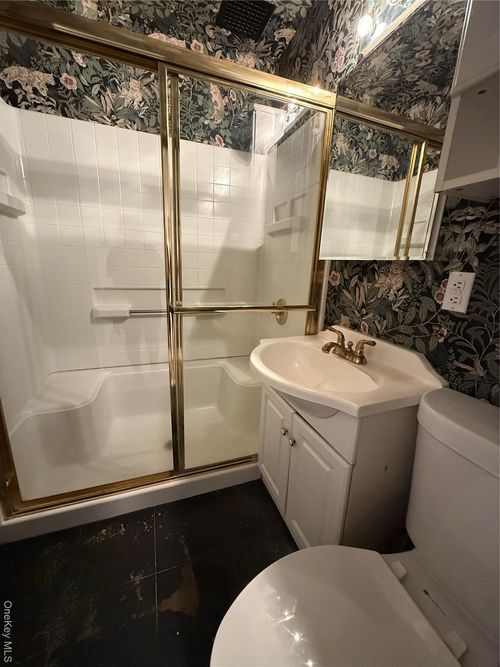 apt-d13-15 Canterbury Rd, Great Neck, NY, 11021-2604 | Card Image