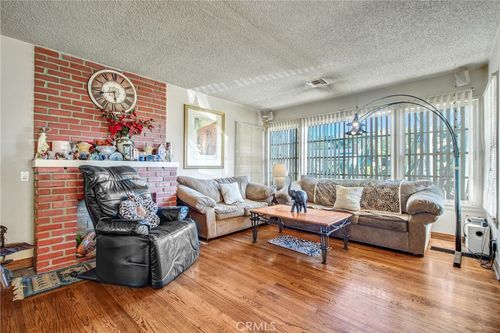 14351 Martha St, Van Nuys, CA, 91401-4619 | Card Image