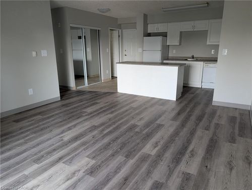 706-736 Old Albert St, Waterloo, ON, N2L6R4 | Card Image