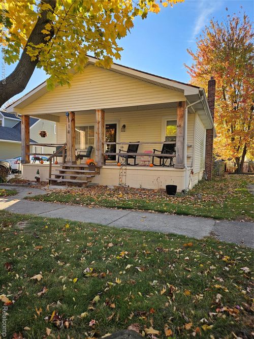 814 Saint James St, Marysville, MI, 48040-1331 | Card Image