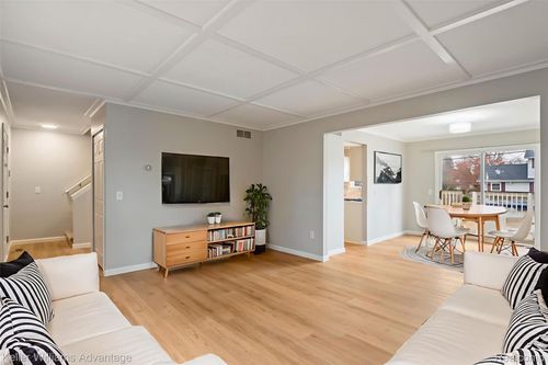 33533 Rhonswood St, Farmington Hills, MI, 48335-5357 | Card Image