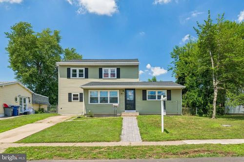 35 Indian Queen Ln, MAPLE SHADE, NJ, 08052-2219 | Card Image