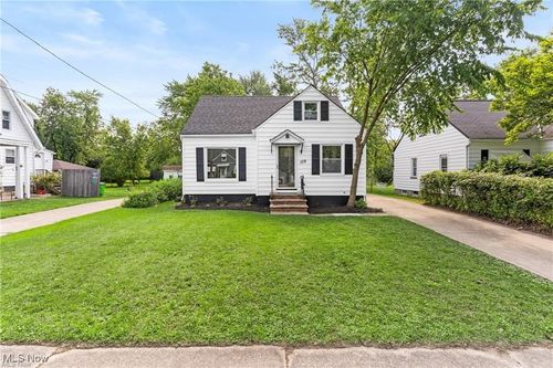 109 Avalon Dr, Bedford Heights, OH, 44146-2843 | Card Image