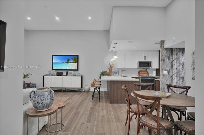APT-3E - 5555 Collins Ave, Condo with 1 bedrooms, 2 bathrooms and null parking in Miami Beach FL | Image 21