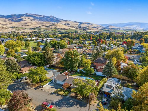482 Drager Street, Ashland, OR, 97520 | Card Image