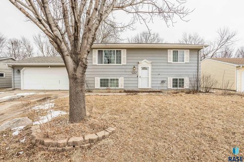5504 S Danberry Dr Drive, Sioux Falls, SD, 57106 | Card Image