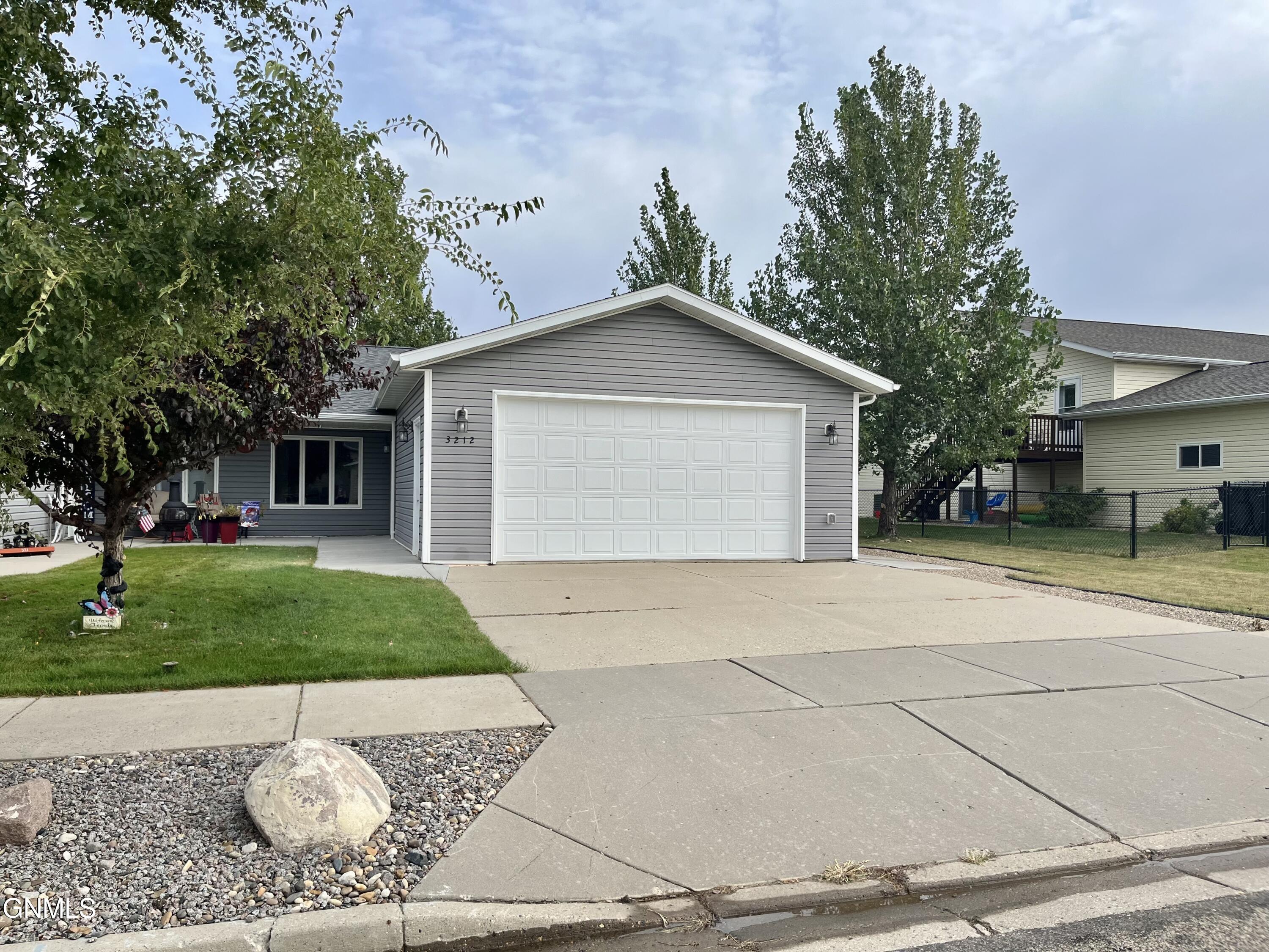 Crimson St, Mandan, ND 58554