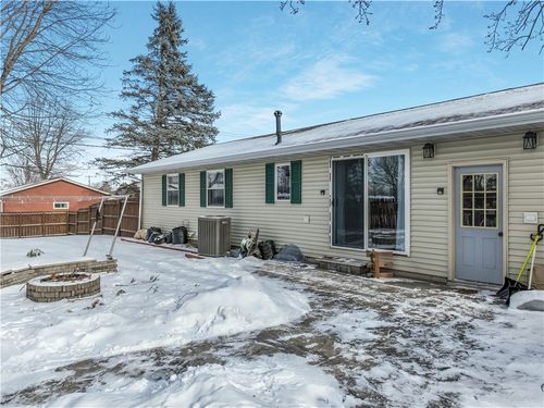 612 10th Street W, Altoona, WI, 54720 | Card Image