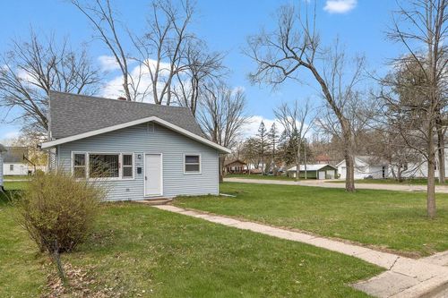 1031 Vine St, Wisconsin Dells, WI, 53965-1226 | Card Image