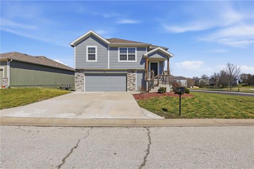 21721 North Rdg, Peculiar, MO, 64078-7835 | Card Image