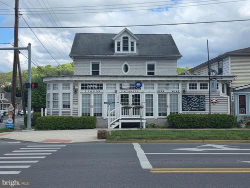 174 N Washington St, BERKELEY SPRINGS, WV, 25411-1545 | Card Image
