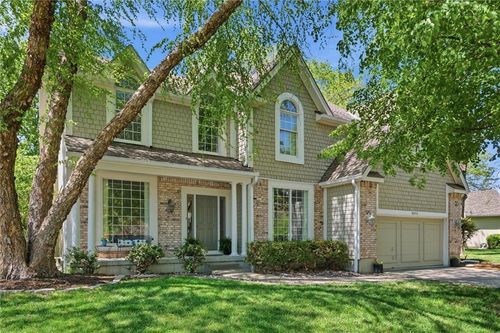 8016 N Chatham Ave, Kansas City, MO, 64151-1167 | Card Image