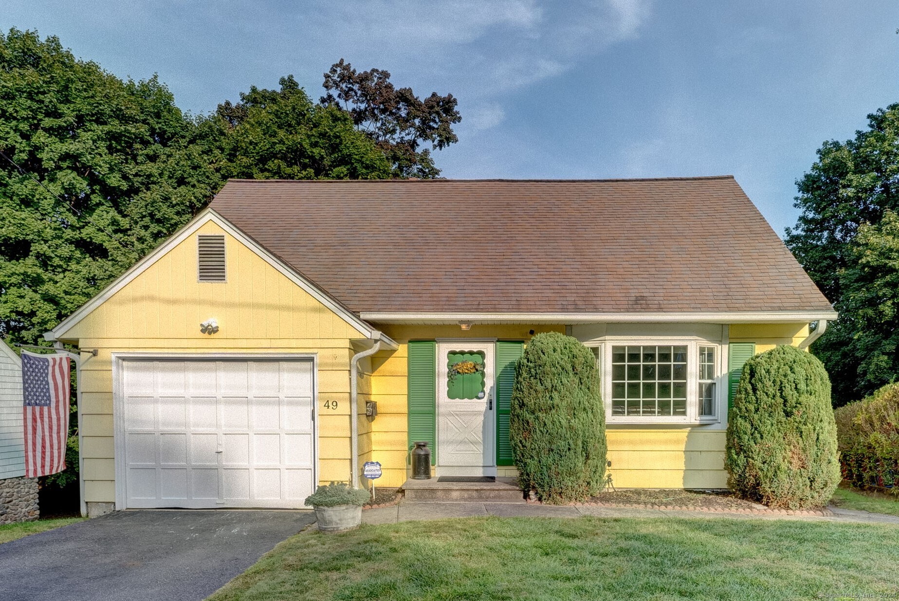 Woodlawn Ave, Naugatuck, CT 06770