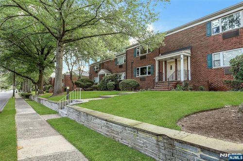 76 Franklin St, Tenafly, NJ, 07670-3802 | Card Image