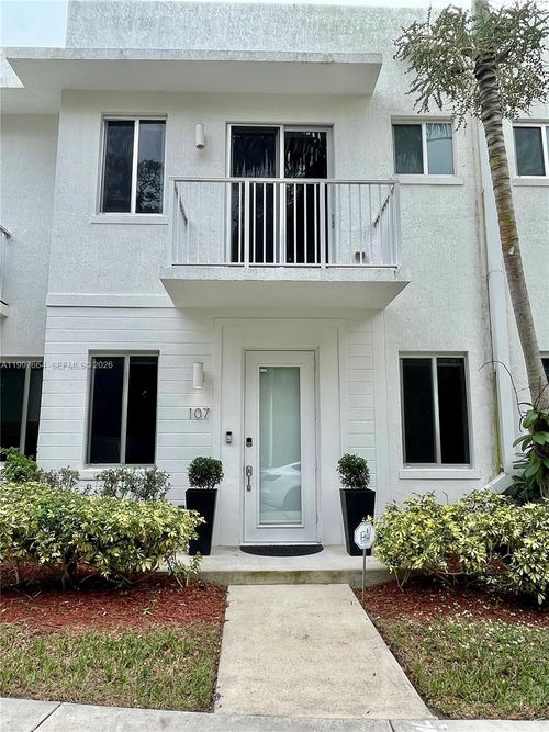 unit-211-2621 Ne 212th Ter, Miami, FL, 33180-1121 | Card Image