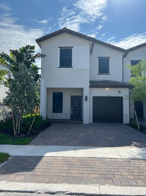 237 Sw 159th Way, Pembroke Pines, FL, 33027-4243 | Card Image