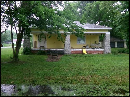 303 E Nichols St, England, AR, 72046-2173 | Card Image