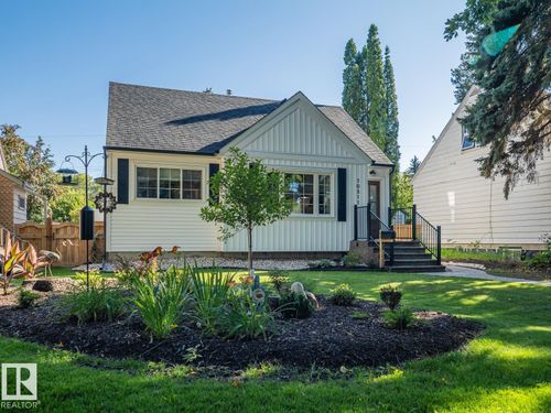 10511 68 Ave Nw, Edmonton, AB, T6H2B2 | Card Image