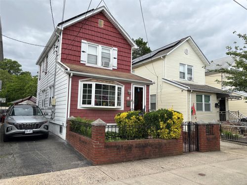 10418 216th St, Queens Village, NY, 11429-1520 | Card Image