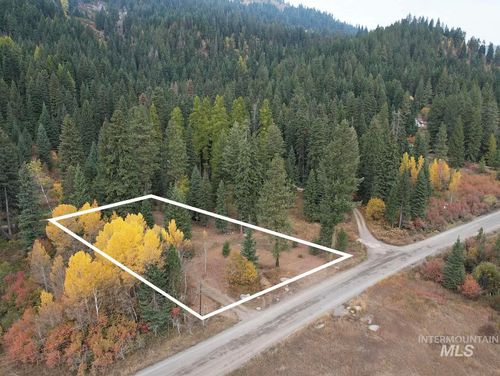 1608 Bear Trail Loop, Cascade, ID, 83611 | Card Image