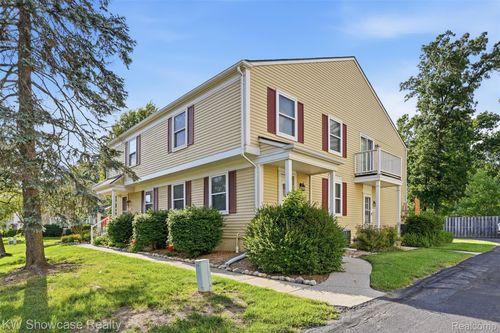 1499 Mariner Dr, Walled Lake, MI, 48390-3654 | Card Image
