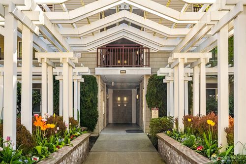 22-1805 134th Ave Se, Bellevue, WA, 98005-8060 | Card Image