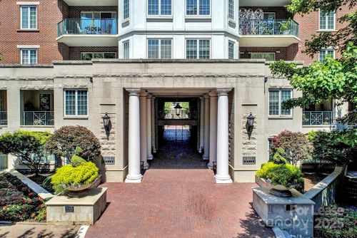 apt-347-300 W 5th St, Charlotte, NC, 28202-1551 | Card Image