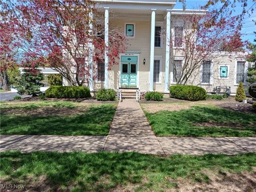 851 Park Ave, Amherst, OH, 44001-2412 | Card Image