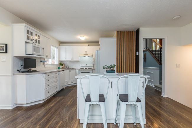 34780 Laburnum Avenue, House other with 3 bedrooms, 1 bathrooms and 3 parking in Abbotsford BC | Image 6