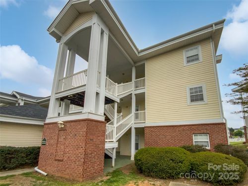 8929 Meadow Vista Rd, Charlotte, NC, 28213-5290 | Card Image
