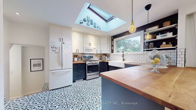 329 Towercrest Dr, House other with 4 bedrooms, 2 bathrooms and 2 parking in Newmarket ON | Image 14