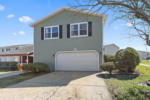 2155 College Dr, Glendale Heights, IL, 60139-1717 | Card Image