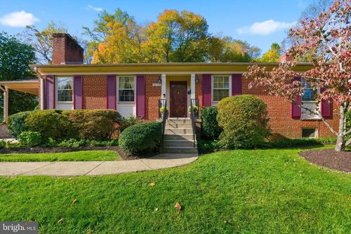 8200 Beech Tree Rd, BETHESDA, MD, 20817-2933 | Card Image