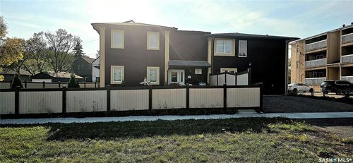 310 18th Ave E, Regina, SK, S4N1E2 | Card Image