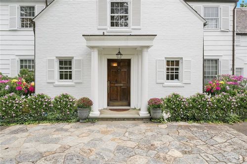 352 Pondfield Rd, Bronxville, NY, 10708-4313 | Card Image