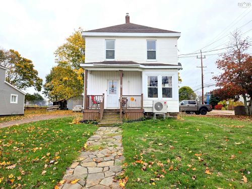 62 W Pleasant St, Amherst, NS, B4H1E8 | Card Image