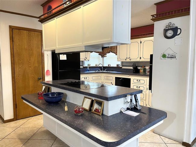 403 N Hall St, House other with 5 bedrooms, 3 bathrooms and null parking in Fairfield TX | Image 10