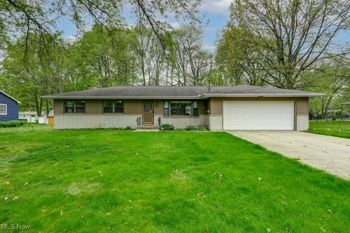 379 Knollwood Ave, Tallmadge, OH, 44278-1326 | Card Image